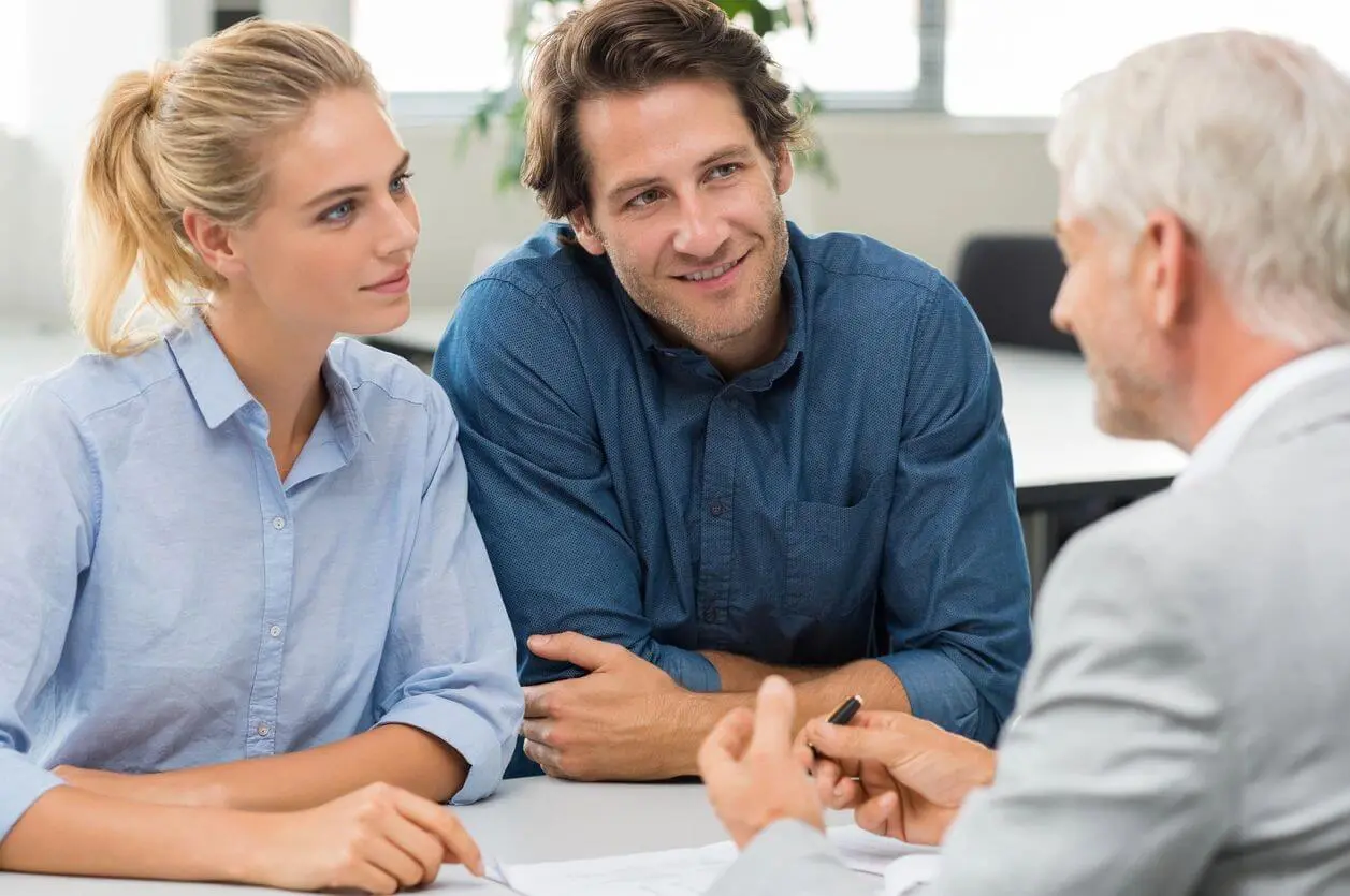 Financial Advisor With Customers